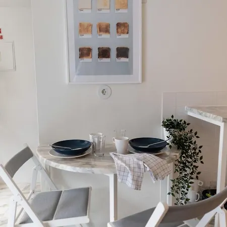 Beautiful 1 Bedroom In דירה ליסבון